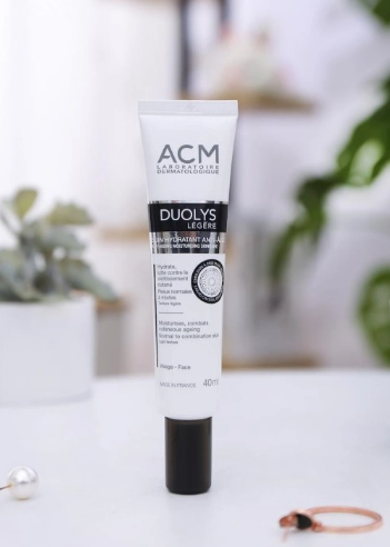 ACM Duolys Légère Anti Age 40ML	CREME HYDRATANTE EMOLLION/ PEAU NORMAL MIXTE